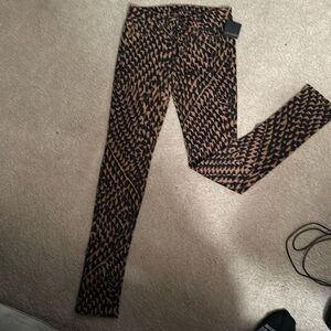 Joe’s Wild pants. Waist 26. Fit skinny. Beige/black